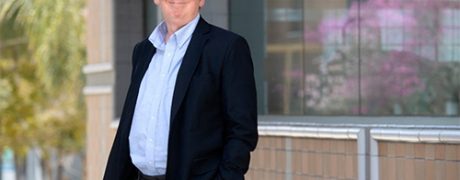 “When we first started studying isolated mitochondria, we knew they behaved like a battery based on some work from the Tokyo Metropolitan Institute of Gerontology and UCLA, but we could not control them very well inside the cell to probe them. Now we can control each individual electrical component and cause it to charge and discharge,” says Peter Burke, UCI professor of electrical engineering and computer science, co-author of a paper in ACS Nano on using super-resolution microscopes to study tiny components inside cells that are key to human health and longevity. Steve Zylius / UCI